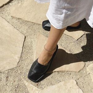 LOQ Descansa Slide in Black